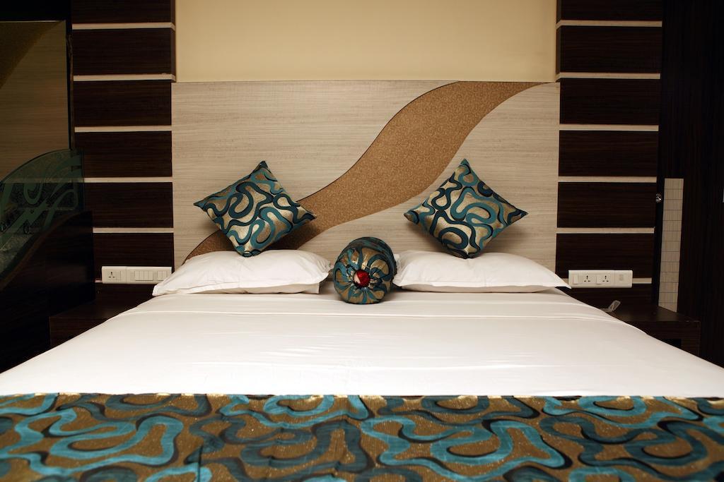 Hotel Sbs Grand Coimbatore Esterno foto