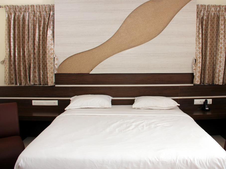 Hotel Sbs Grand Coimbatore Esterno foto